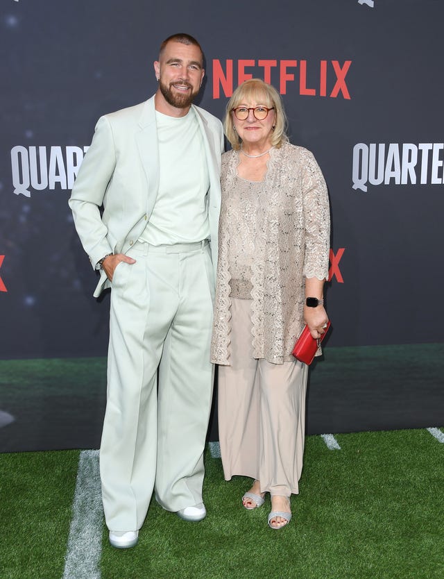 Travis Kelce, Donna Kelce